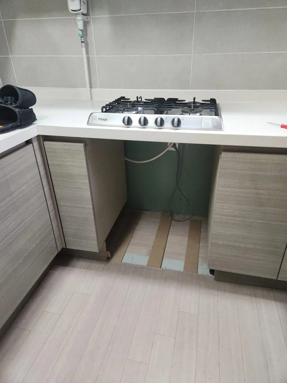 식기세척기 철거 후 정리된 하부장 상태