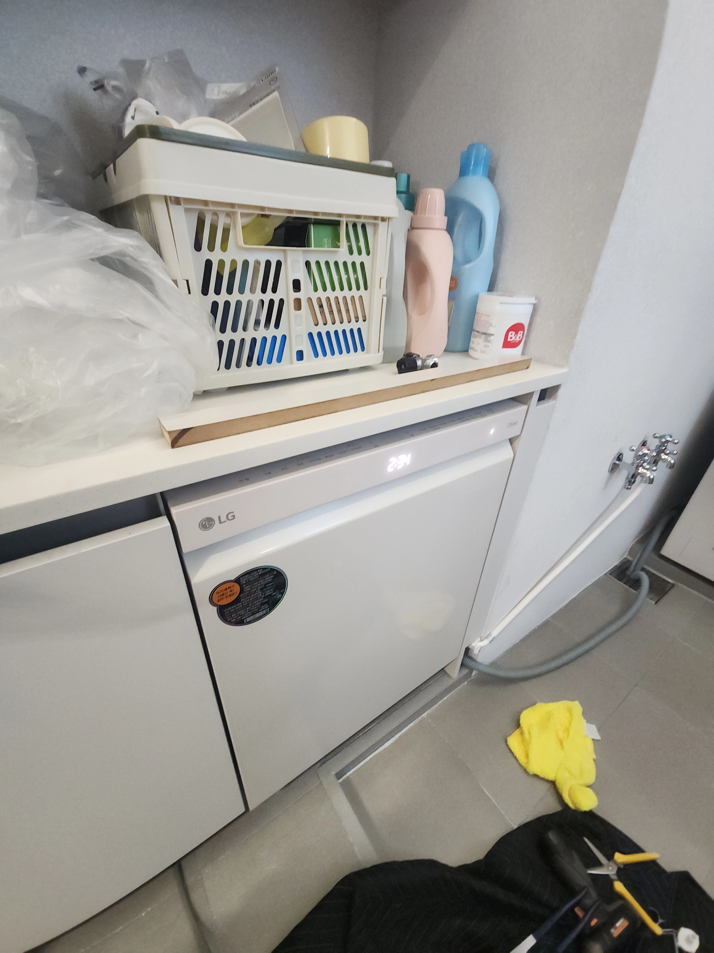 다용도실 식기세척기 배수 연결 작업
